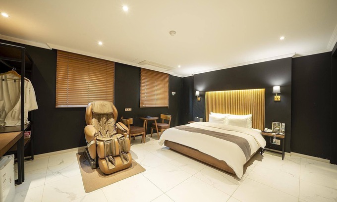 Guun-dong Hotel | Suwon Guundong Rampart