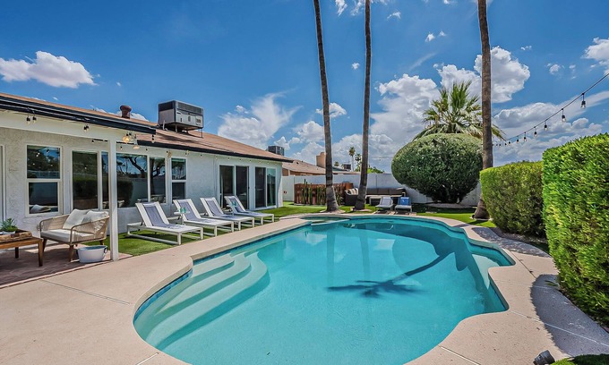Knoell Scottsdale House | SW Boho in N. Scottsdale! Heated Pool w/Hot Tub + Putt + Firepit + Mt View