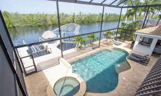 Peninsula Point House | SW Cape Coral Vacation Rental Direct Access 5 bedroom 4.5 bathroom Pool & Dock - Sunset Hideaway