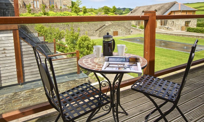 Bugford Cottage | SWALLOWS, family friendly, with pool in Blackawton