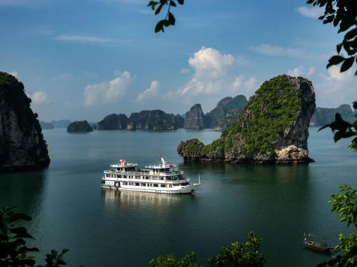 Bai Chay Boat Rental | Swan Cruises Halong