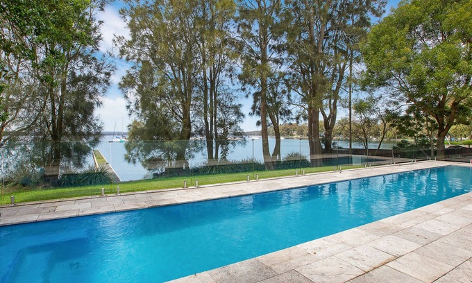 Mannering Park House | Swanky Suite Studio - Studio w/Share Pool & Jetty!