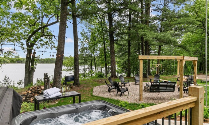 Wautoma House | Sweater Weather- Hot Tub, SUPs, Fire, & Chill Spot