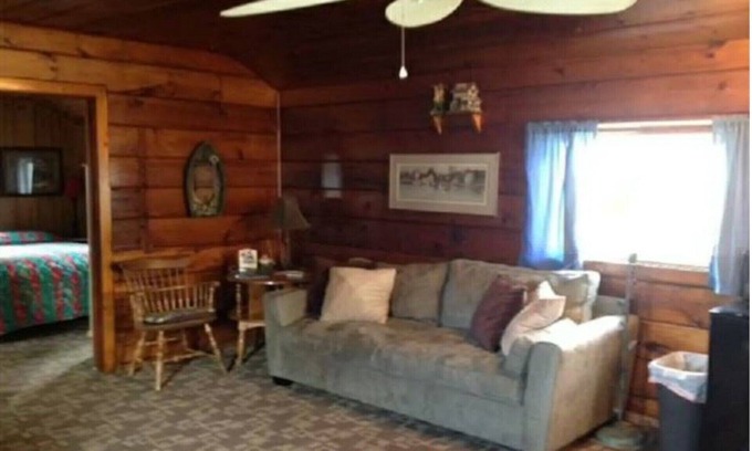 Bayview Cabin | Sweeping by the lake by the lake