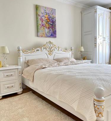 Ternopil Apartment | Sweet Ternopil Large and beautiful