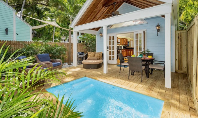 Old Town House | *SWEPT AWAY @ OLD TOWN* Dreamy Private Home & Pool + LAST KEY SERVICES.
