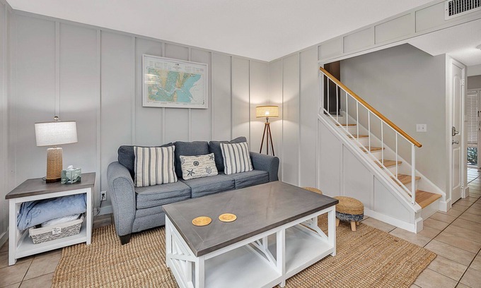 Saint Simons Island House | Swim, bike, relax: South Side Condo near East Beach with 4 bikes included