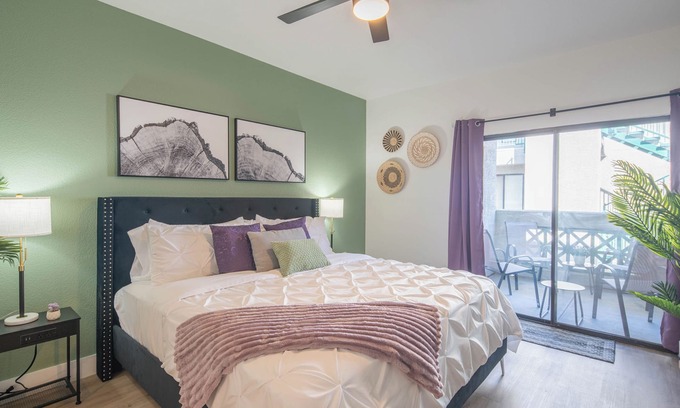 Kierland Condo | Swim & Send Emails Workspace Laundry in Unit