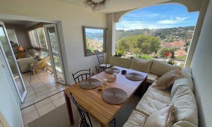 Saint-Mandrier-sur-Mer Apartment | Swimming pool, Wi-Fi, private parking, terrace, beaches and shops on foot