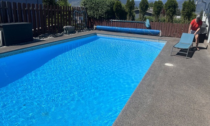 Okanagan-Similkameen House | Swimming pool, Family friendly home!
