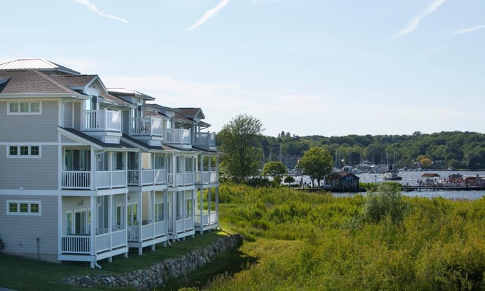 Douglas Villa | Swing Bridge #10 - Four Bedroom Villa, Sleeps 10