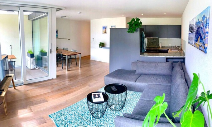 Unterseen Apartment | SwissHut Modern 10min Interlaken West Station - Apart. Blume 1