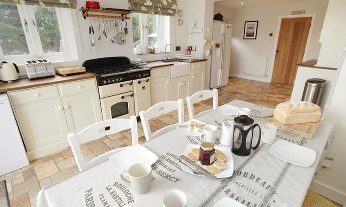 Horton House | Swn Y Mor - Four Bedroom House, Sleeps 9