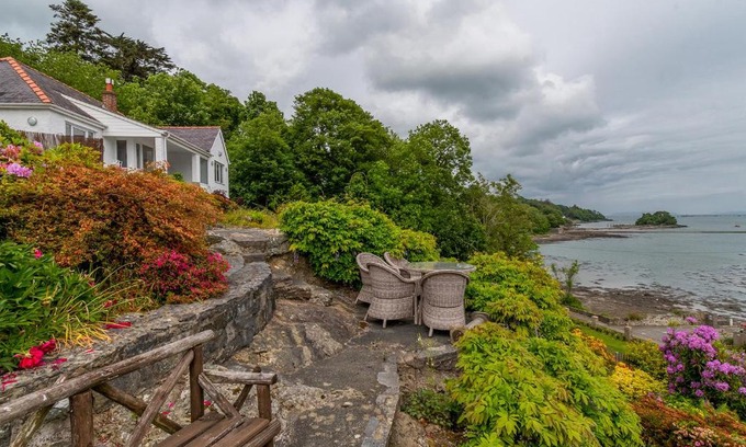 Menai Bridge House | Swn Y Wylan
