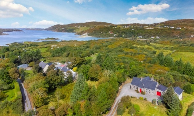 Clifden House | Sycamore Cottage on the outskirts of Clifden