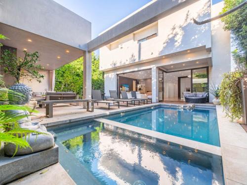 Greater Wilshire - Hancock Park Villa | Sycamore Villa