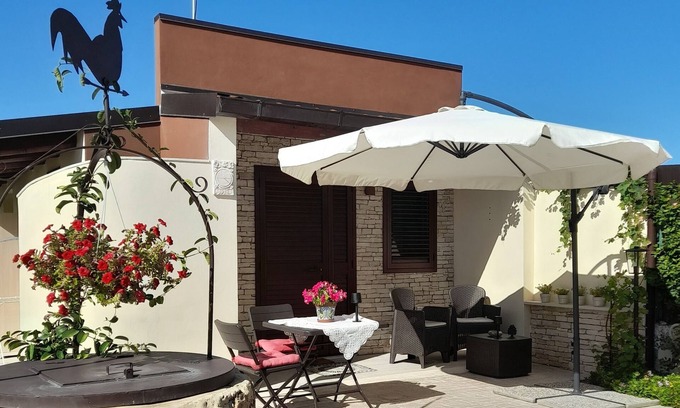 Arenella Apartment | Syracuse sea