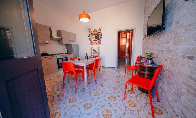 Santa Lucia House | SyracuseApartments, apartment for 8 people 200m from the sea and 1km from Ortigia