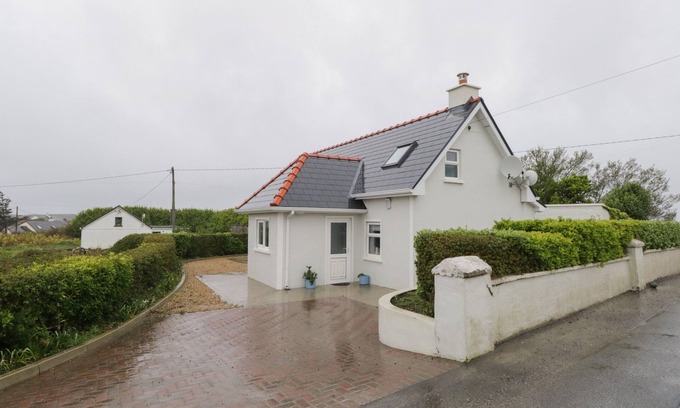 Wild Atlantic Way Cottage | TÍ COILÍN MHAC, pet friendly in Lettermore, County Galway