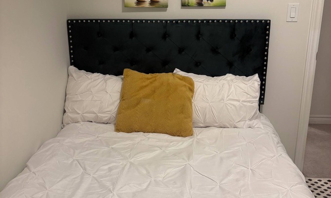 Durham Region House | t Private, cozy 1 bedroom guest suite in Oshawa with free parking.