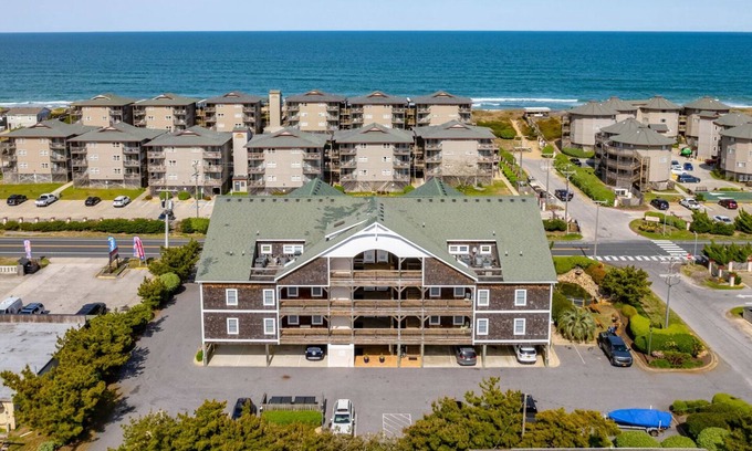 Kill Devil Hills Condo | T's Retreat: Semi-oceanfront, third floor condo, two beach accesses close by.