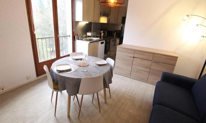 Bagneres-de-Luchon Apartment | T2 à Luchon avec Parking, Wifi et Animaux admis - FR-1-313-207