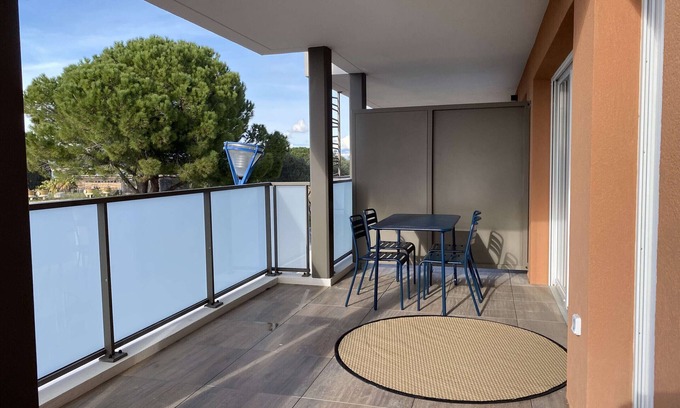 Balaruc-les-Bains Apartment | T2 Apartment with terrace and parking, view of Thau pond