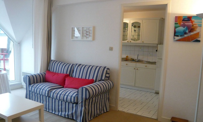 Perros-Guirec Apartment | T2 at 20m from the beach, bright, quiet and comfortable + Garage + wifi/Label 3 * keys