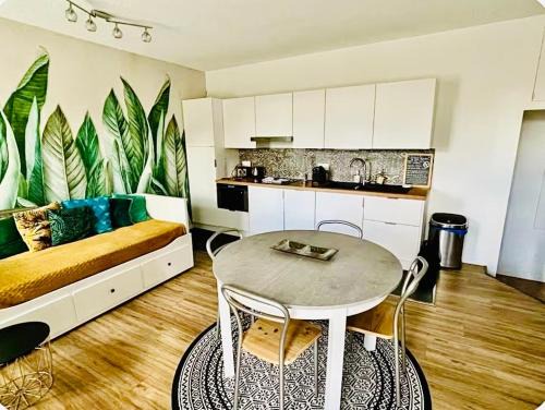 La Roche-sur-Foron Apartment | T2 Cozy au Centre 4 Personnes RochExpo Train Express Annecy Genève Evian