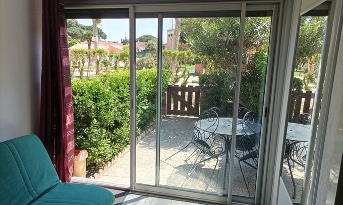 Canet-en-Roussillon Apartment | T2 garden level, south-facing. Available September 21. Parking, beach 800 m, swimming pool,