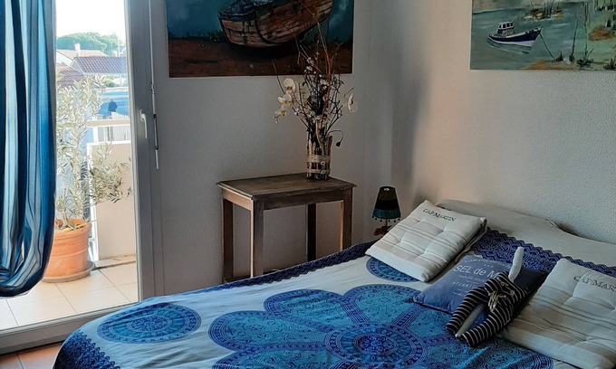 Gujan-Mestras Apartment | T2 La Hume near port and beach. Bordeaux/Arcachon TER station 100 m'away.