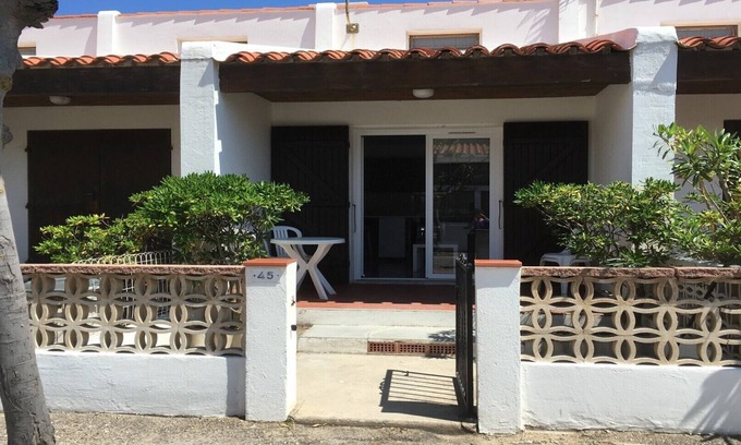 Port-la-Nouvelle House | T2 with courtyard, 100m from the beach. Quiet area and close to shops (classified 3 *)