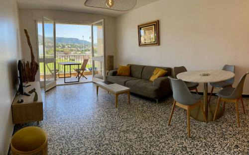 Le Lavandou Apartment | T3 à 300m plage avec piscine tennis
