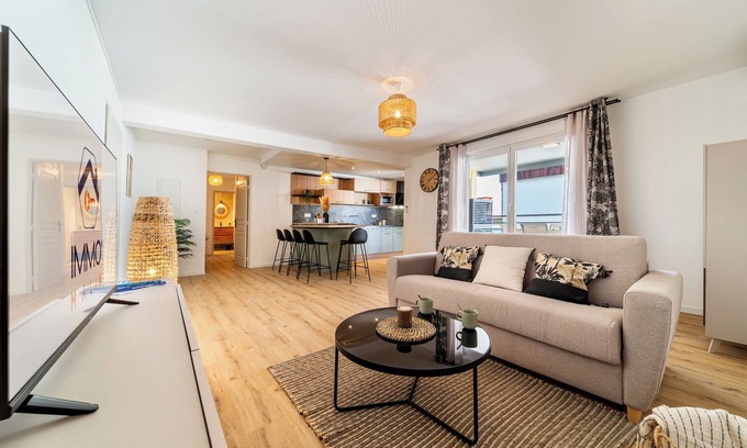 Le Tampon Apartment | T3 - COEUR DE VILLE, Elégant T3 rénové au centre ville du Tampon - Confort & Modernité- Classé 3★