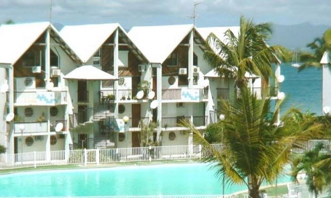 Bas du Fort Apartment | T3 Duplex swimming pool direct access to the beach