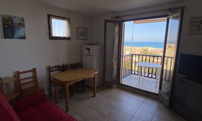 Saint-Pierre-la-Mer Apartment | T3 flat with terrace overlooking the sea in Saint Pierre la Mer