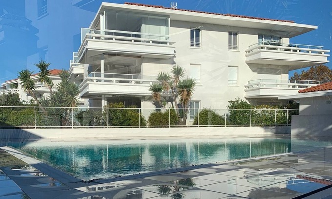 Carqueiranne Apartment | T3 NEUF very high standing close sea swimming pool 4 MTB rowing box doubles wifi