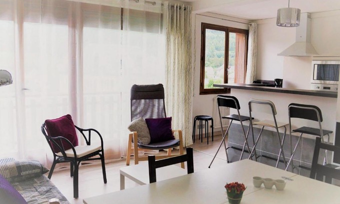 Barcelonnette Apartment | T3 rénové, centre-ville Barcelonnette, proche navettes, 6 pers, balcon, ascenseur - FR-1-165A-21