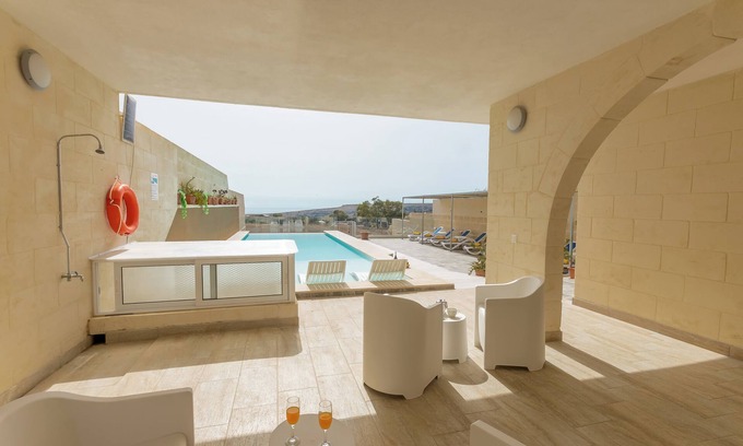 Xewkija Hotel | Ta'battista B&B & Pool - Wied Il-mielah