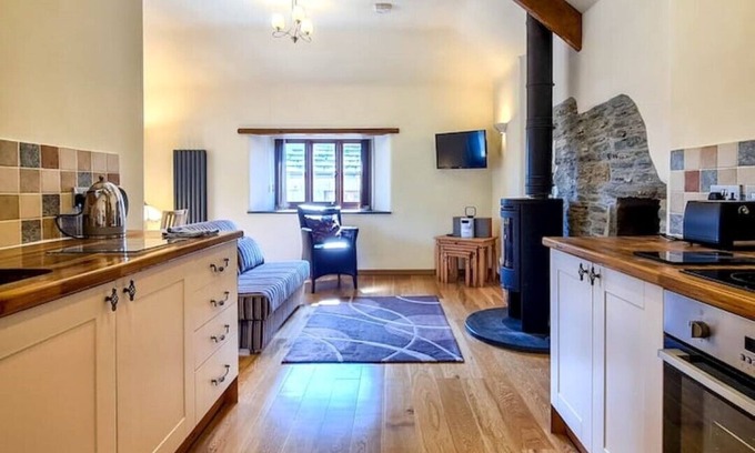 Fivelanes Cottage | Ta Mill Olde Granary Cottage in a Stunning Retreat