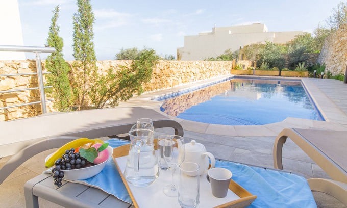 Xaghra House | Ta'Siku Gozitan villa + Pool & hot tub, Xagħra Gozo, Malta