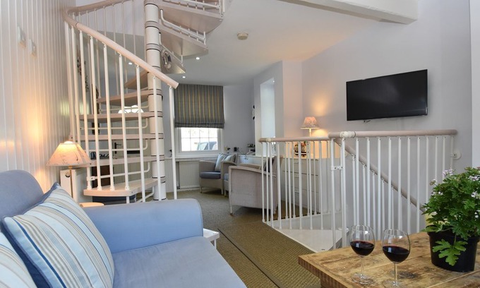 Old Town Hastings Cabin | Tackleway Cottage - Sleeps 5, Hastings, East Sussex