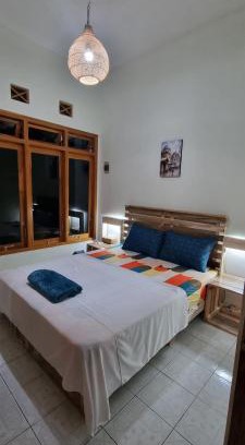 Yogyakarta House | Taefoo Homestay - palet world cozy - Wifi, Airconditioner, 3 Bathrooms - only married couple