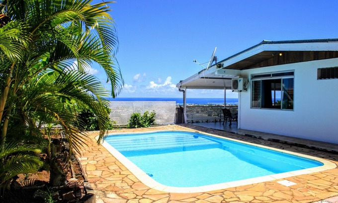 Papeete Ski Chalet | TAHITI - Fare Temahana