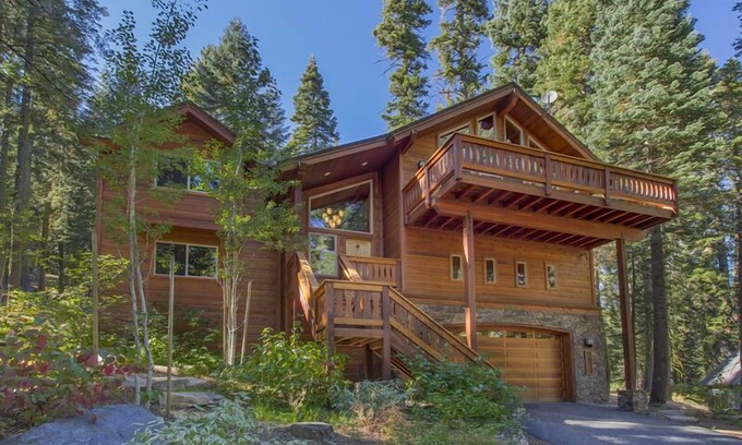 Tahoe Pines House | Tahoe Treehouse - TLUXP