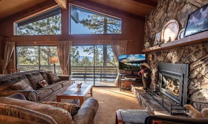 Tahoe Village House | ❤Tahoe Vacation Stay w/Lake Views/Next to Casinos❤