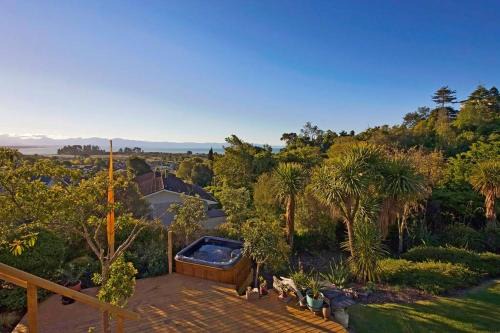 Tahunanui House | Tahuna Views - Spa Pool, Sea Views, Great for Kids