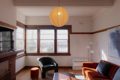Trevallyn Apartment | Tamar River Views Mid-Century Vibes