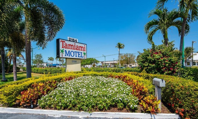 East Naples Hotel | Tamiami Motel