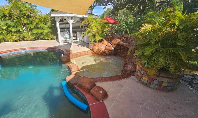 Country Place House | Tampa Retreat Home with Private Pool-Pet friendly- Near Everything. EV charger